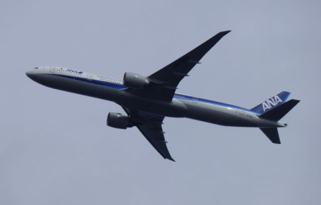 BOEING 777-300ER (JA790A) - Minutes before landing in April 2018.