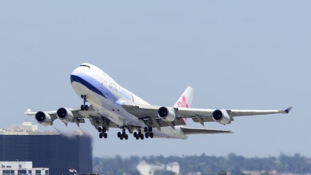 Boeing 747-400 (B-18708)