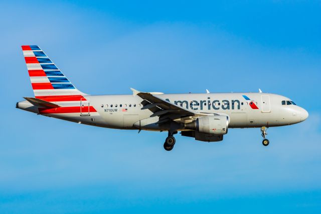 Airbus A319 (N710UW) - American Airlines A319 landing at DFW on 12/25/22. Taken with a Canon R7 and Tamron 70-200 G2 lens.