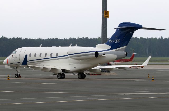 Bombardier Challenger 300 (VP-CPF)