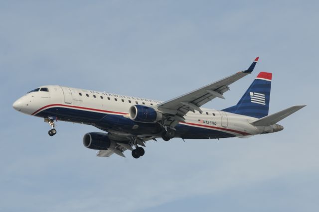 Embraer 170/175 (N128HQ)