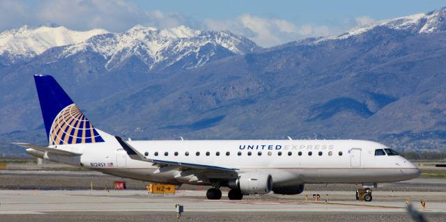 Embraer 170/175 (N124SY)