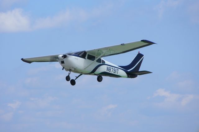 Cessna Skylane (N8791T)