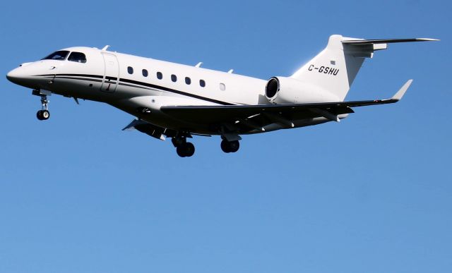 Embraer Legacy 550 (C-GSHU) - Approche finale piste 25 