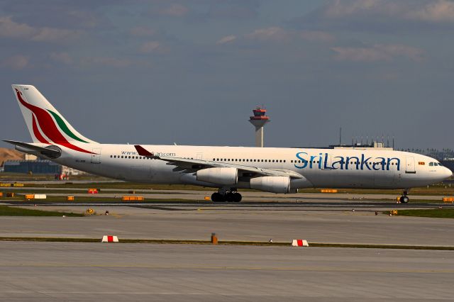 Airbus A340-300 (4R-ADB)