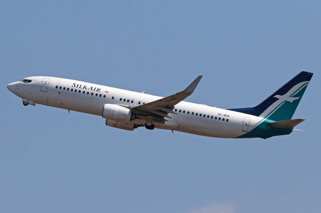 Boeing 737-800 (9V-MGN)