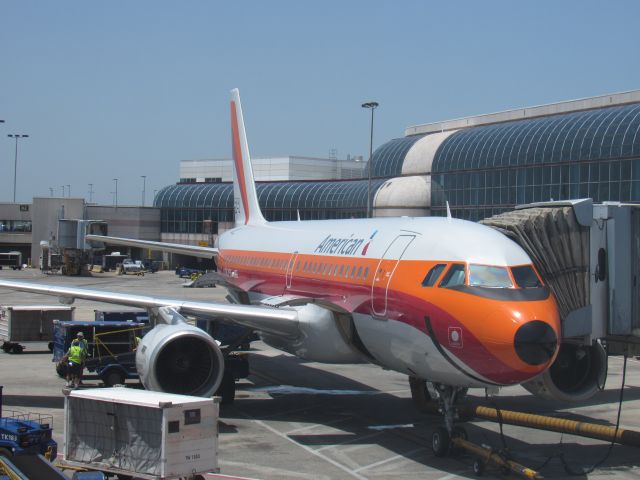 Airbus A319 (N742PS)