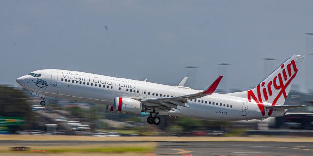 Boeing 737-800 (VH-YFZ)