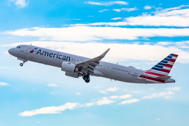 Airbus A321neo (N463AA) - American Airlines A321 neo taking off from PHX on 12/7/22. Taken with a Canon R7 and Tamron 70-200 G2 lens.