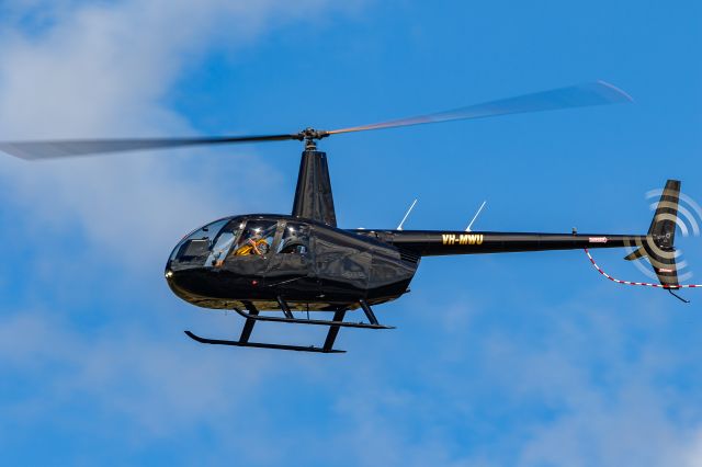 Robinson R-44 (VH-MWU)