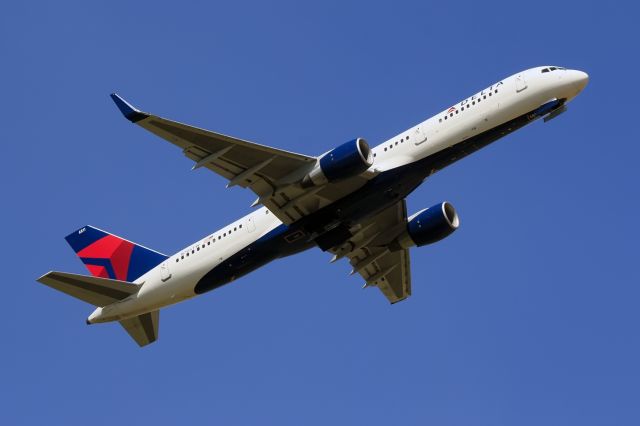 Boeing 757-200 (N705TW)