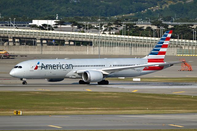 Boeing 787-9 Dreamliner (N825AA)