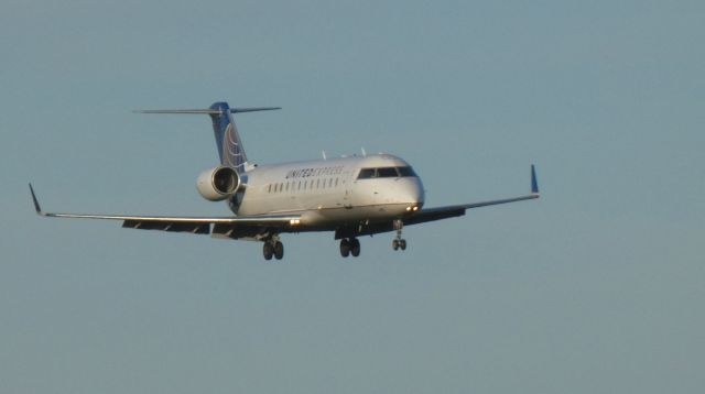 Canadair Regional Jet CRJ-200 (N492SW) - On final is this 1997 United Express Canadair Regional Jet 200LR from the Spring of 2021.