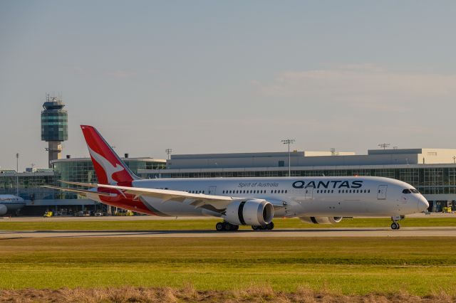 Boeing 787-8 (VH-ZNK) - Taxing after landing 