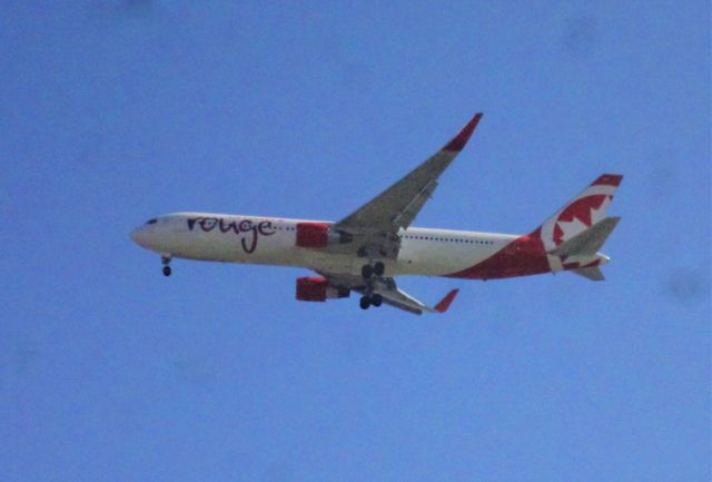 BOEING 767-300 (C-FMWP)