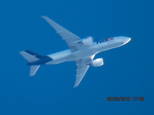 BOEING 777-200LR (N869FD)