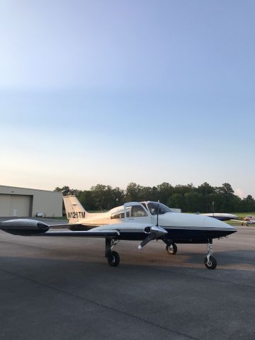 Cessna 310 (N126TM)