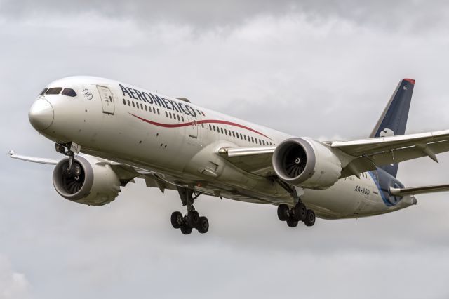 Boeing 787-9 Dreamliner (XA-ADD) - 4th August, 2024: Aero Mexico flight AM 007 from Benito Juarez International Airport in Mexico City on short finals to runway 27L at Heathrow. 
