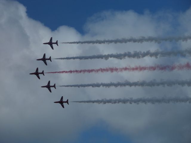 — — - Red arrows