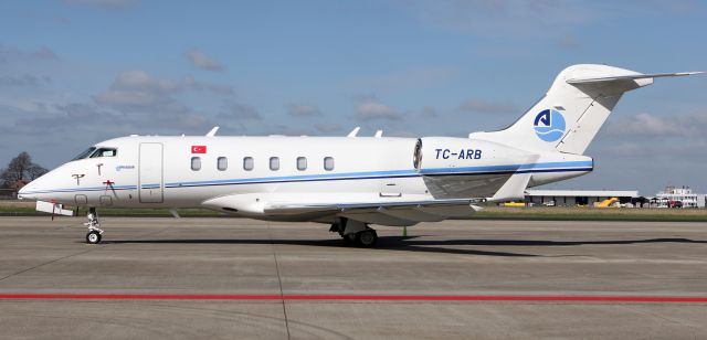 Bombardier Challenger 300 (TC-ARB)