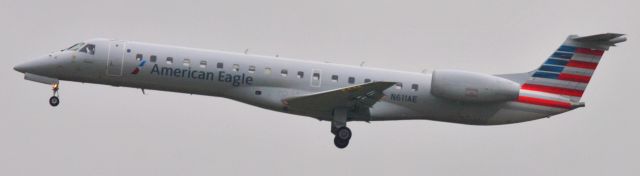 Embraer ERJ-145 (N611AE)