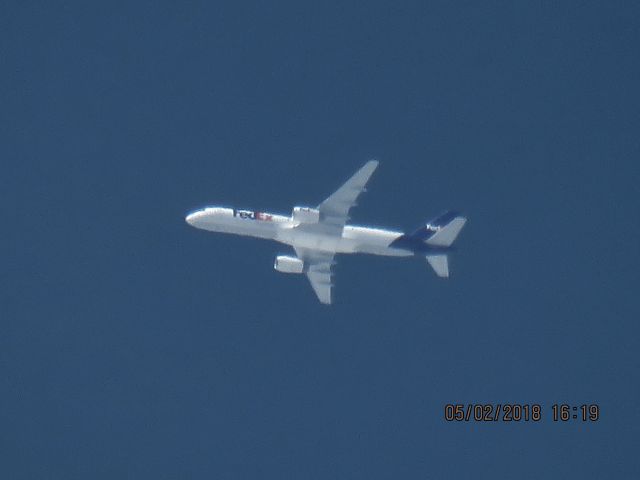 Boeing 757-200 (N965FD)