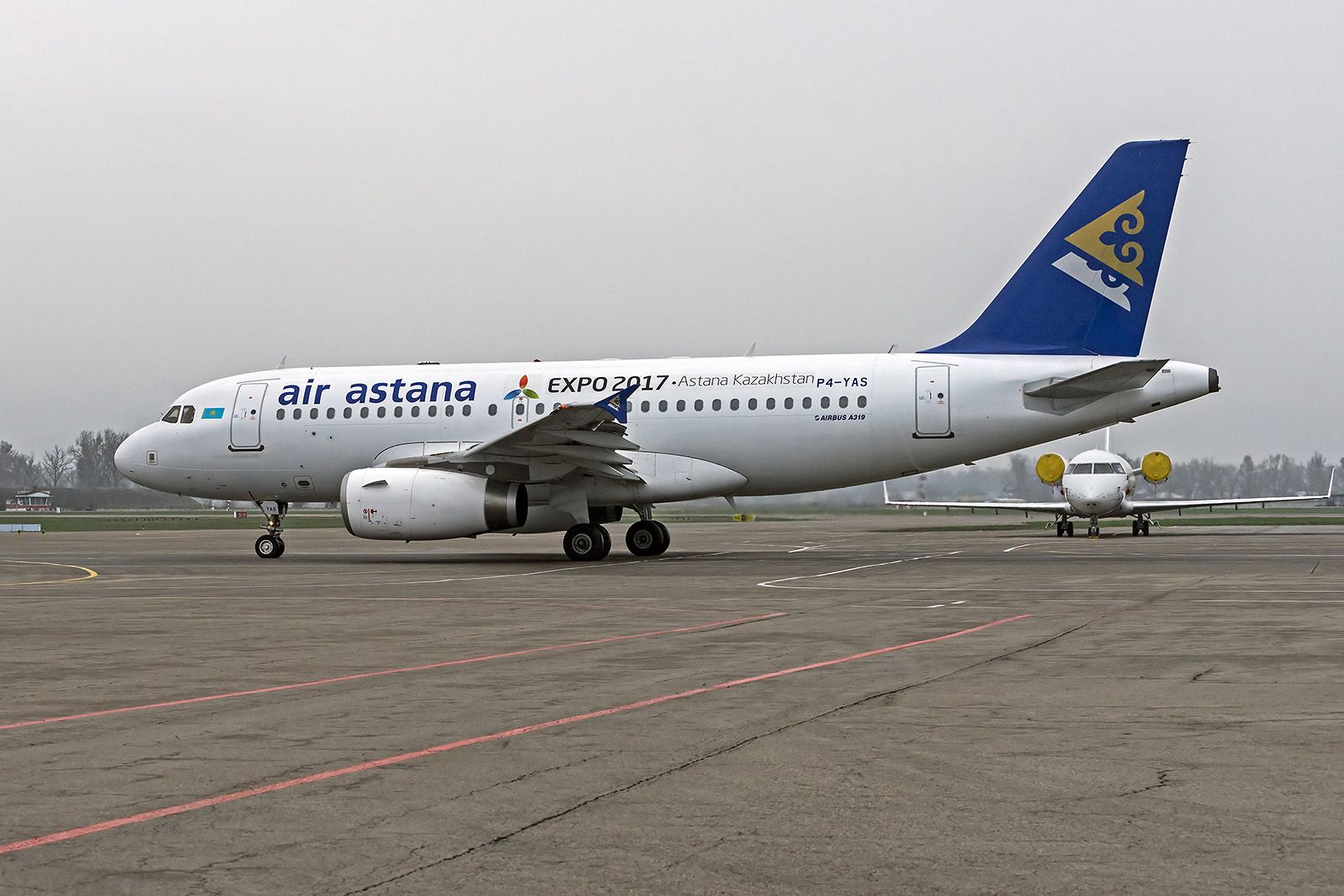 Airbus A319 (P4-YAS)