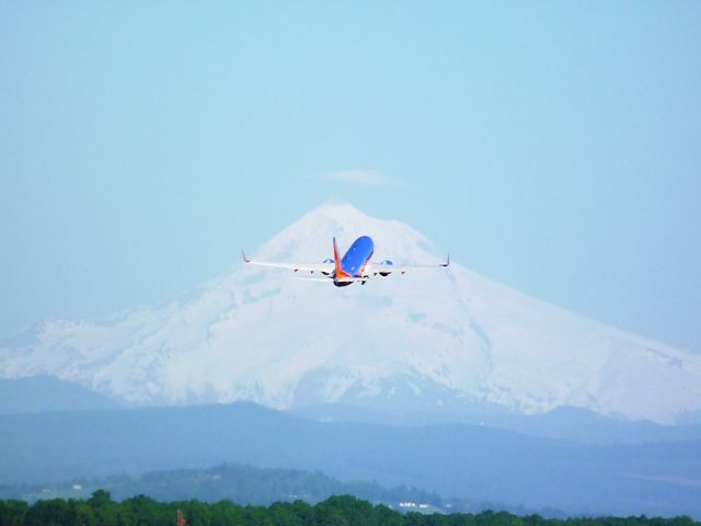 — — - Sunny day in May 2013 SWA taking off with Mt hood as a backdrop