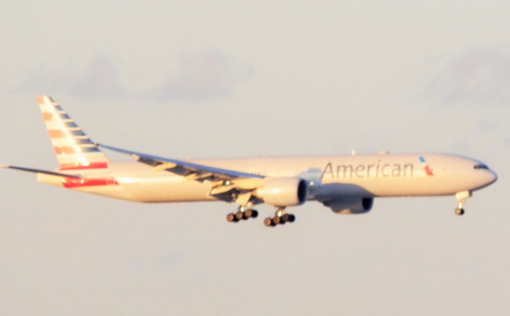 BOEING 777-300ER (N728AN)