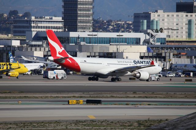 Airbus A330-200 (VH-EBS)