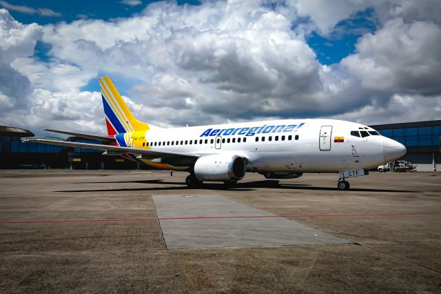 Boeing 737-500 (HC-CTF)