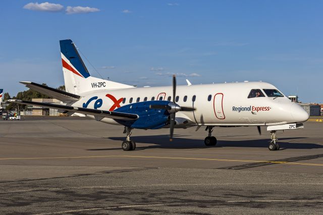 Saab 340 (VH-ZPC) - Regional Express (VH-ZPC) Saab 340B taxiing at Wagga Wagga Airport