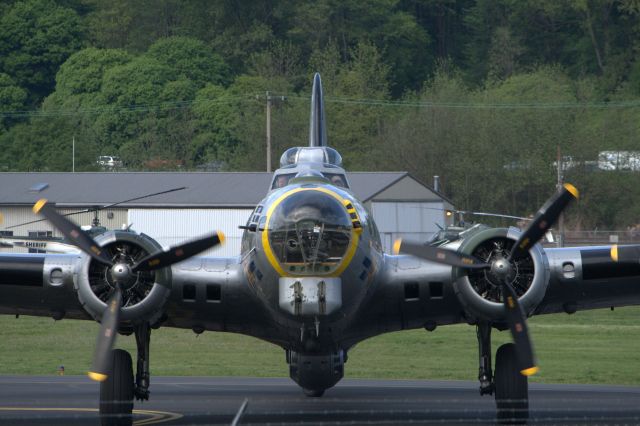 — — - Liberty Foundations B-17G Liberty Belle at Boeing Field 5-2-09.