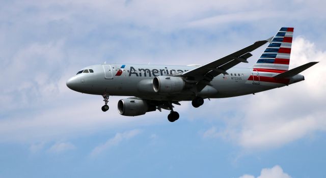 Airbus A319 (N722US) - On final is this 1999 American Airlines Airbus A319-112 in the Summer of 2020.