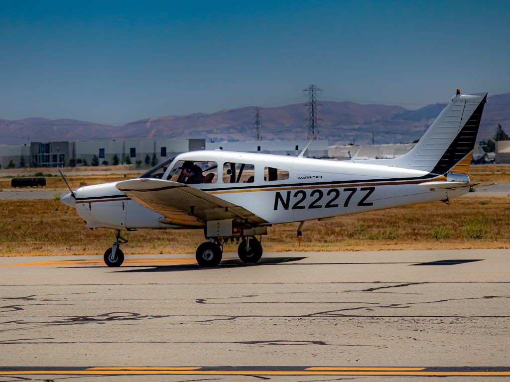 Piper Cherokee (N2227Z)