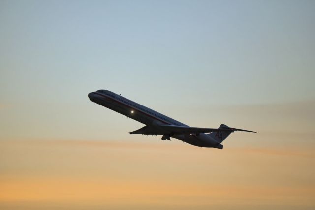 McDonnell Douglas MD-80 —