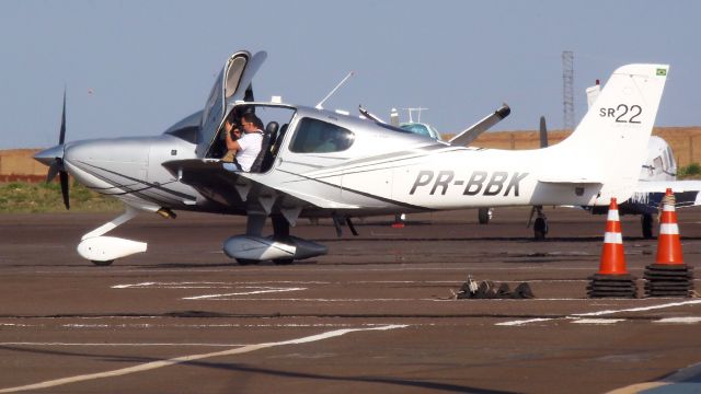 Cirrus SR-22 (PR-BBK)