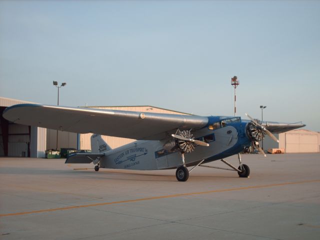 Ford Tri-Motor (N8407)