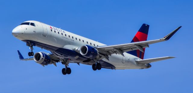 EMBRAER 175 (long wing) (N291SY) - N291SY Delta Connection Embraer ERJ-175LL (ERJ-170-200 LL) s/n 17000759 (SkyWest Airlines) - Las Vegas - McCarran International Airport (LAS / KLAS)br /USA - Nevada April 30, 2021br /Photo: Tomás Del Coro