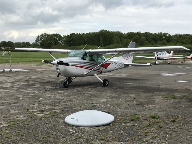 Cessna Skyhawk (G-IHAR) - New aircraft stationed on EHHV later reregistered to PH-VHY