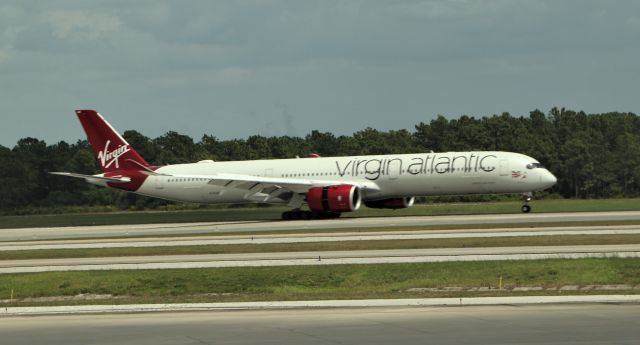 Airbus A350-900 (G-VLUX) - 4/14/22 landing on Rwy 17R