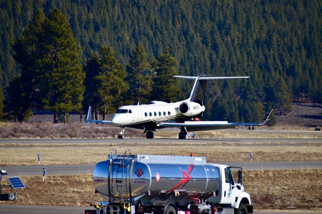 Gulfstream Aerospace Gulfstream IV (N457FX) - N457FX arrives on Runway 29 at Truckee Tahoe (KTRK) from its short half-hour flight from San Jose (KSJC)