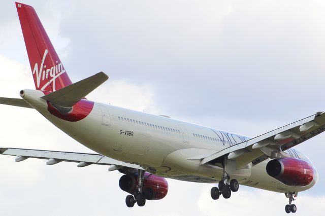 Airbus A330-300 (G-VGBR) - A Virign Atlantic A330-300 on final approach into LHR, landing on runway 09L.br /br /Location: Stanwell Moor Road, beside runway 09L.br /Date: 28.08.22 (dd/mm/yy)