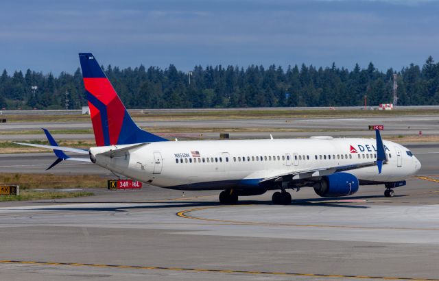 Boeing 737-900 (N851DN) - Jake Youngs, Realtor & Aviation Photographer ð©ð¸br /602.628.3487 ð±br /JakeYoungs@JakeYRealty.com ð¥br /jake.homesinphoenixazarea.com✉️