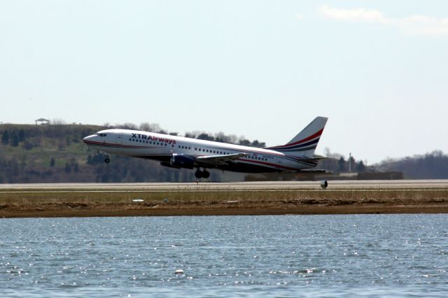 BOEING 737-400 (N430XA)
