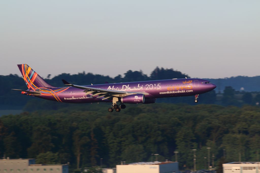 Airbus A330-300 (A6-AFA)