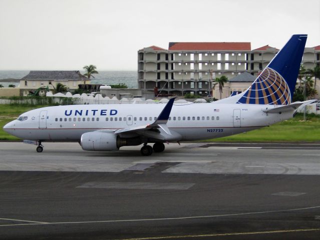 Boeing 737-700 (N27722)