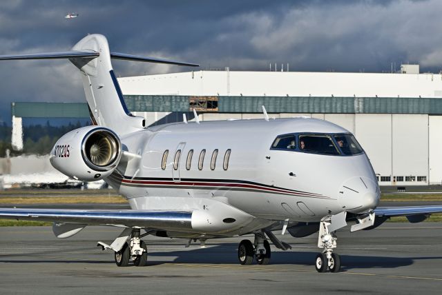 Canadair Challenger 350 (N702QS)