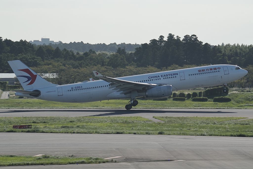 Airbus A330-300 (B-5953)