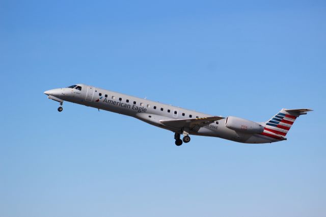 Embraer ERJ-145 (N639AE)